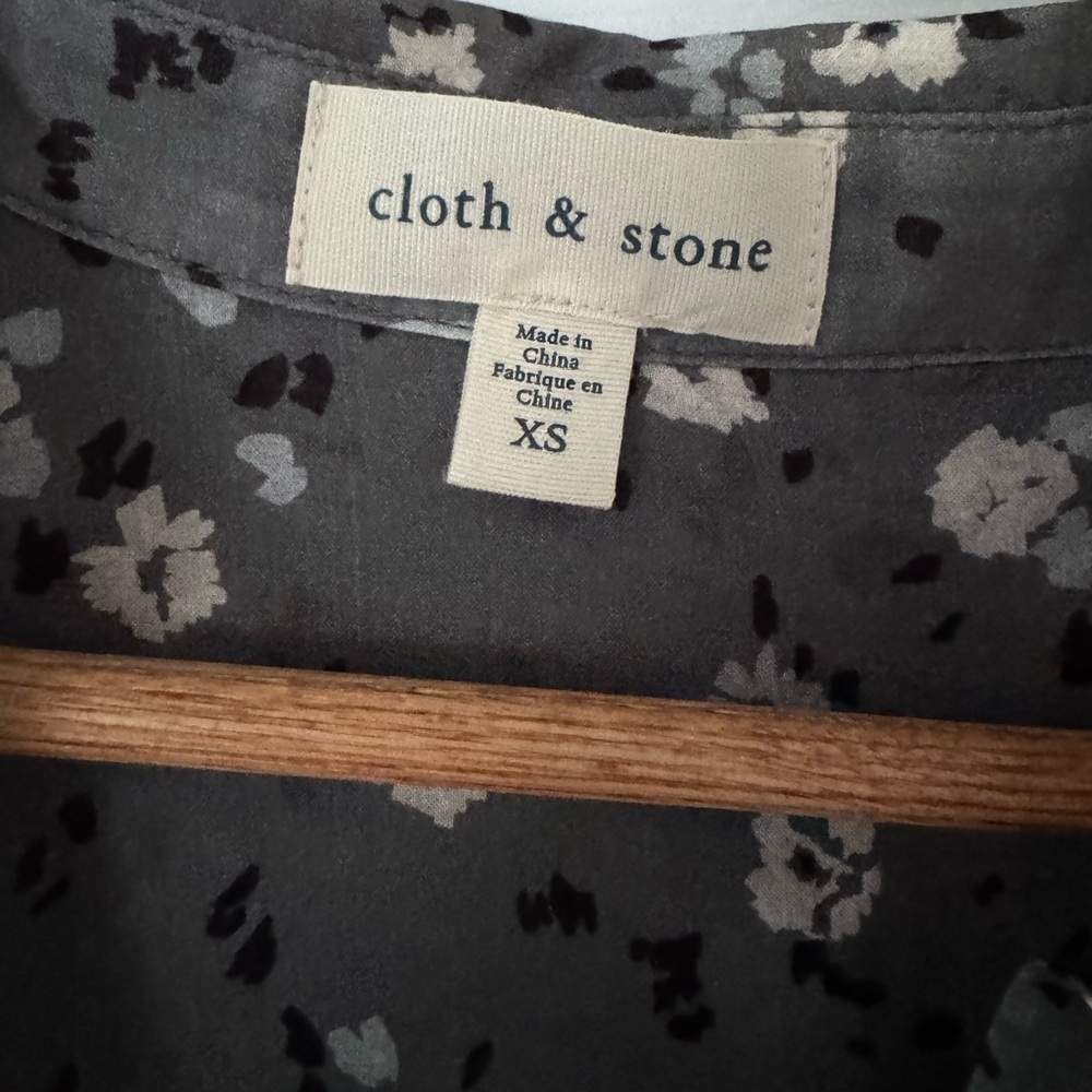 cloth & stone Gray Floral Sheer Button-Up Blouse - Picture 2 of 5